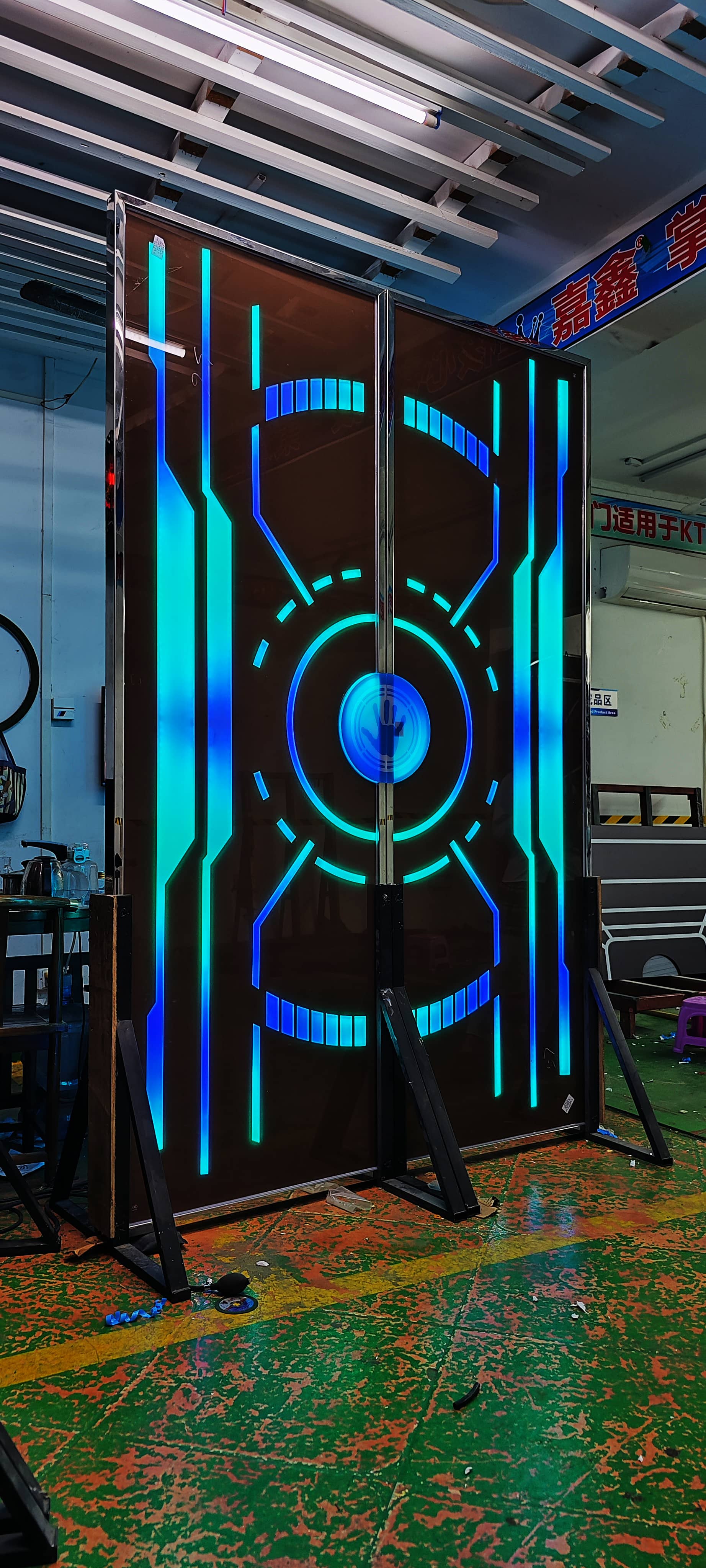 电竞网咖网红手掌隐藏门